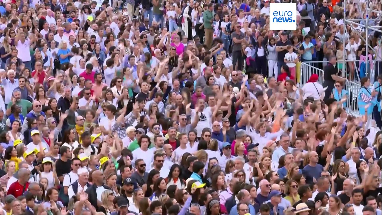 Au stade vélodrome, François réitère son appel à l'accueil des migrants