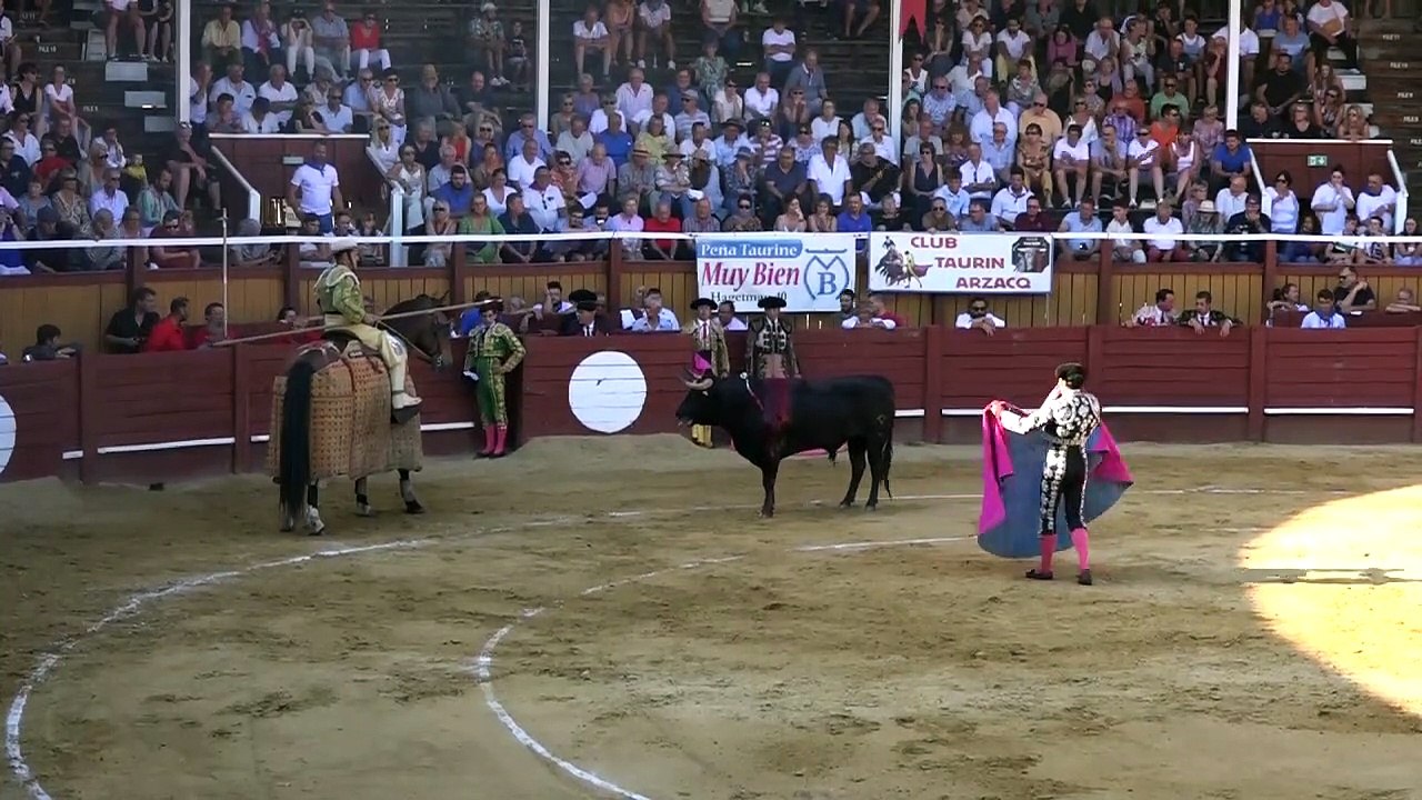 023.08.2023 Roquefort Novillos de Yonnet Novillada Piquée 1e Sortie Diego Peseiro