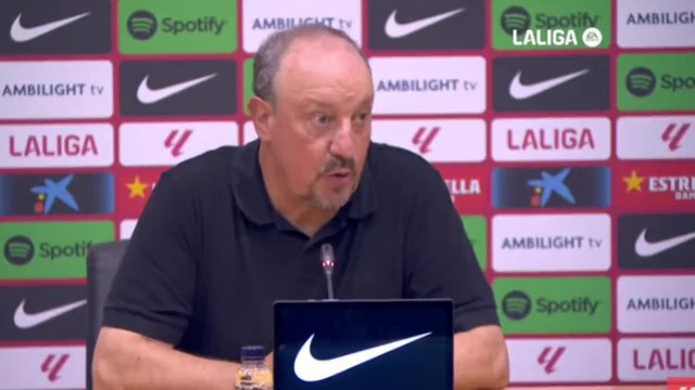El capote de Rafa Benítez a Xavi: muy pocos compañeros le habían elogiado de tal manera