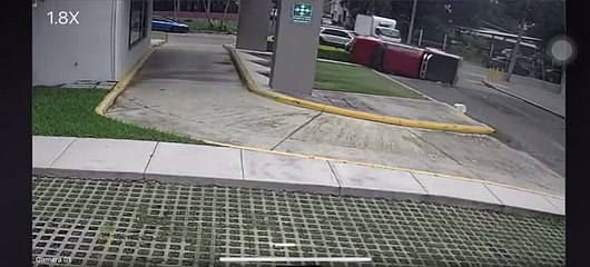 Carro impacta contra otro tras no respetar cruce en SPS