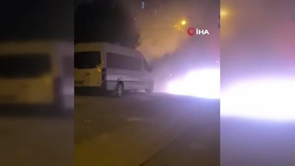 Ataşehir'de Park Halindeki Servis Minibüsü Alev Aldı