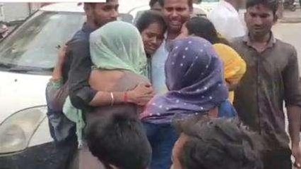 अमरोहा: मैजिक ने सफाई कर्मचारी की बाइक को उड़ाया, एक की दर्दनाक मौत