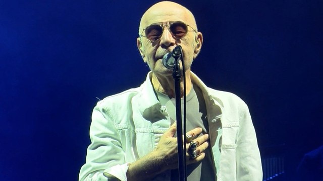 Mazhar Alanson Üsküdar'da sahne aldı; şarkılarını Özkan Uğur anısına seslendirdi