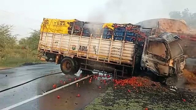 दो हादसों में तीन की मौत, ट्रक चालक जिंदा जला