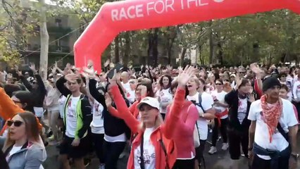 Скачать видео: Race for the cure: il video della partenza a Bolgna