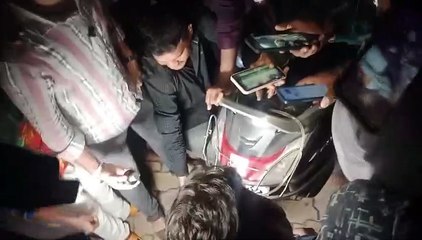 पेट्रोल पंप से निकल रहा पानी, देखकर लोगों के उड़े होश... देखें VIDEO