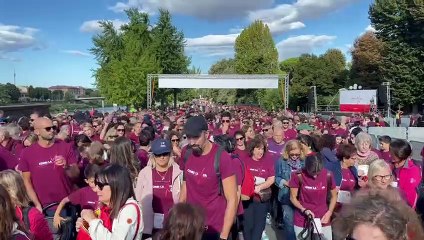 Corri la vita, la partenza alle Cascine tra foto e sorrisi (video New Press Photo)