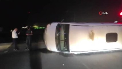 Minibüs ile ticari araç çarpıştı: 2 yaralı