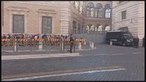 Napolitano, decine di cittadini in fila per saluto a presidente emerito - Video