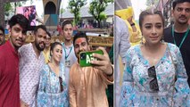 Tina Datta Spotted at Lalbaug Cha Raja For taking Bappa's Darshan, She taking Selfie With Fans