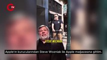 Apple Bilgisayar'ın kurucu ortağı Steve Wozniak ile Apple Store'a gittim. Onun %10 çalışan indirimiyle bir bilgisayar almak için.
