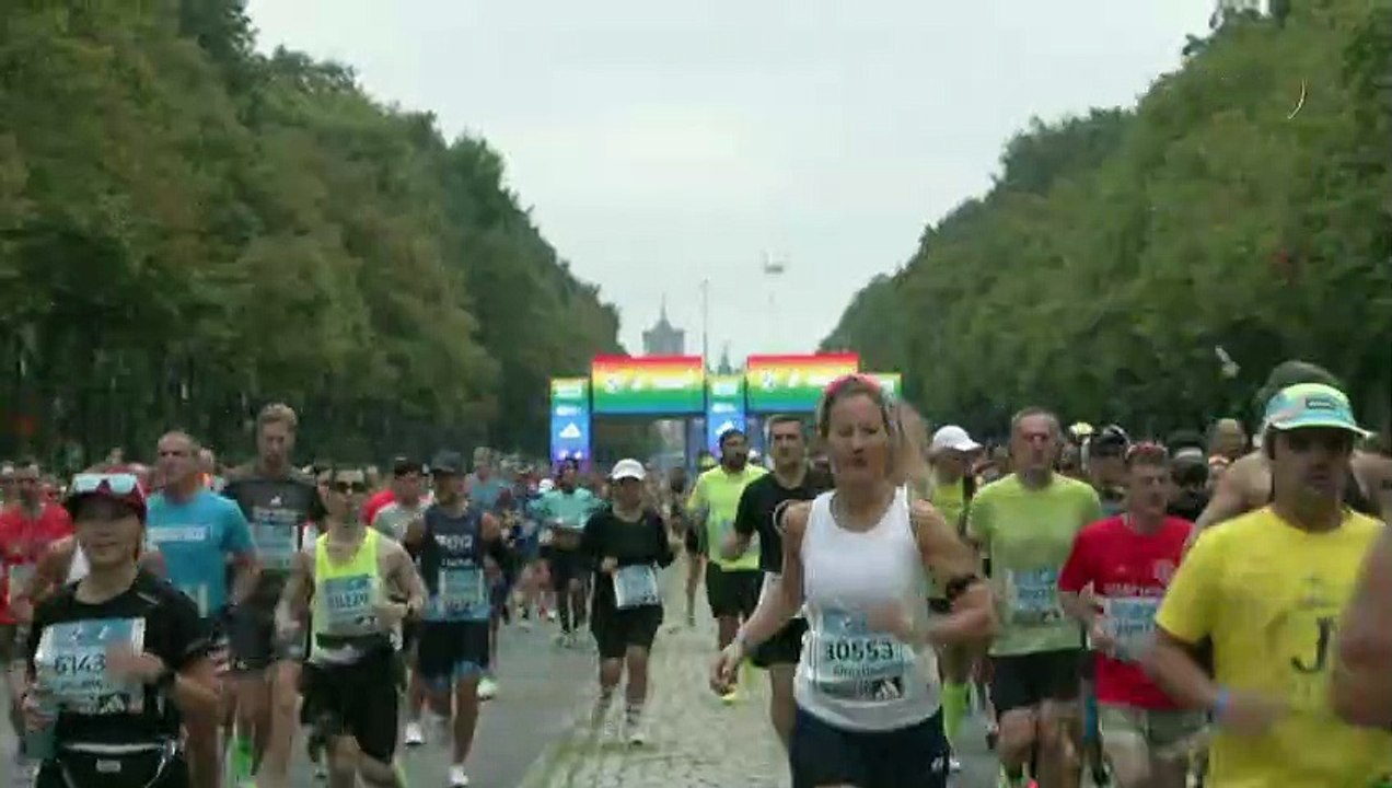 Marathon in Berlin: Letzte Generation verschüttet Farbe - Klebeaktion scheitert
