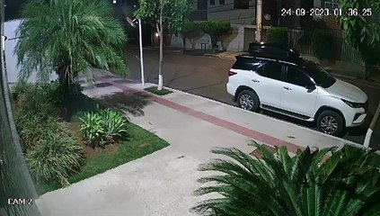 Vídeo: carro é arrombado e furtado no Bairro Buritis