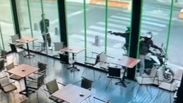 Bağcılar'da bir spor salonuna motosikletli kişiler 4'üncü kez silahlı saldırı düzenledi: 2 kişi yaralandı