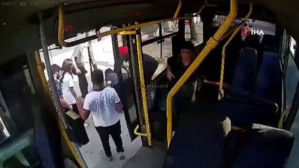 Adana'da 13 yaşındaki kız çocuğu dolmuştan düşerek yaralandı