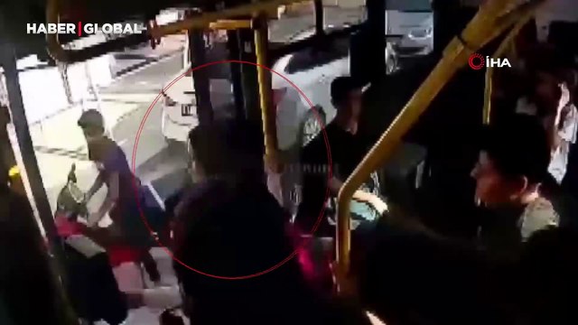 Açık olan dolmuş kapısından aşağı böyle düştü