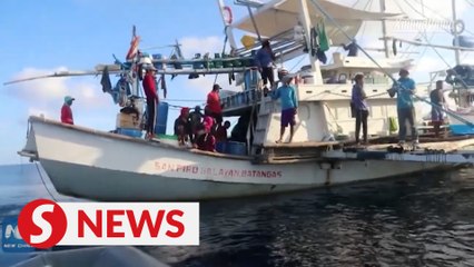 PLA navy rescues wounded Philippine fishermen