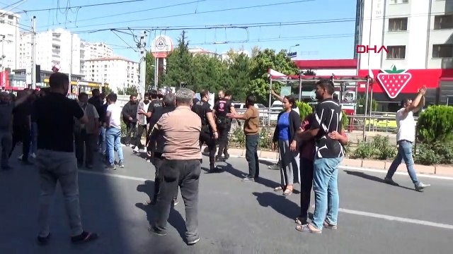 KAYSERİ'DE TRAMVAYIN ALTINDA KALAN HARUN CAN'IN AİLESİNDEN TABUTLU PROTESTO