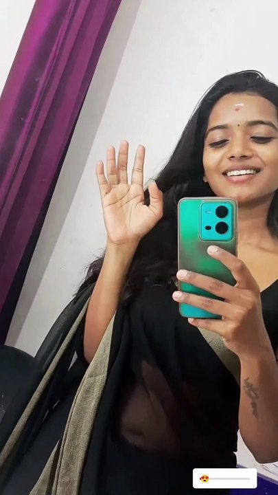 Aiswarya dagubathi navel
