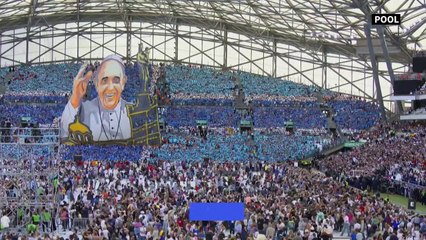 Le pape François conclue sa visite historique à Marseille par une messe géante