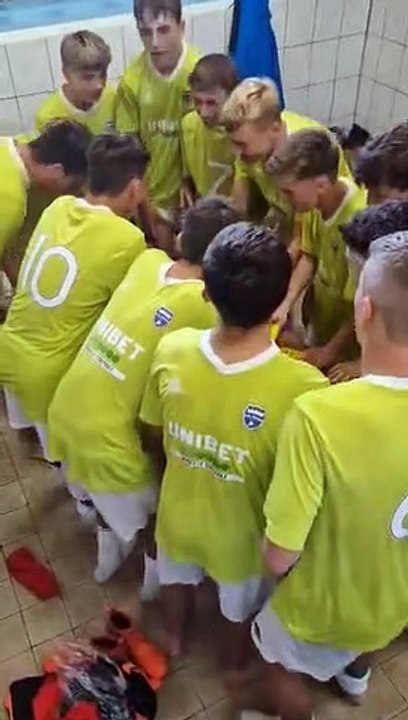 U16 R2 : AVEC COURAGE ET SOLIDARITÉ