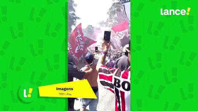 Arredores do Morumbi com a chegado do elenco do São paulo