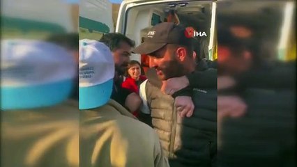 Şehitler anısına vefa yürüyüşü yapan gruba ayı saldırdı: 1 yaralı