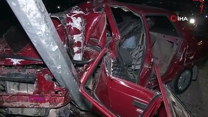 Direğine çarpan otomobil hurdaya döndü