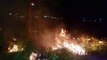 Bombeiros combatem incêndio de grandes proporções no Cascavel Velho