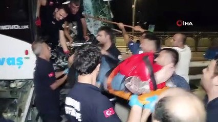 Adana'da Midibüs Kazası: 5 Kişi Yaralandı