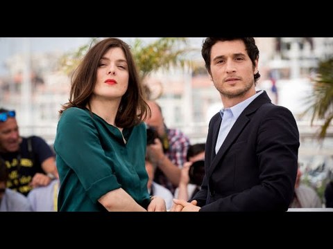 VIDEO: Valérie Donzelli et Jérémie Elkaïm, leur fils d'un an atteint d'un cancer : On m'attachait p