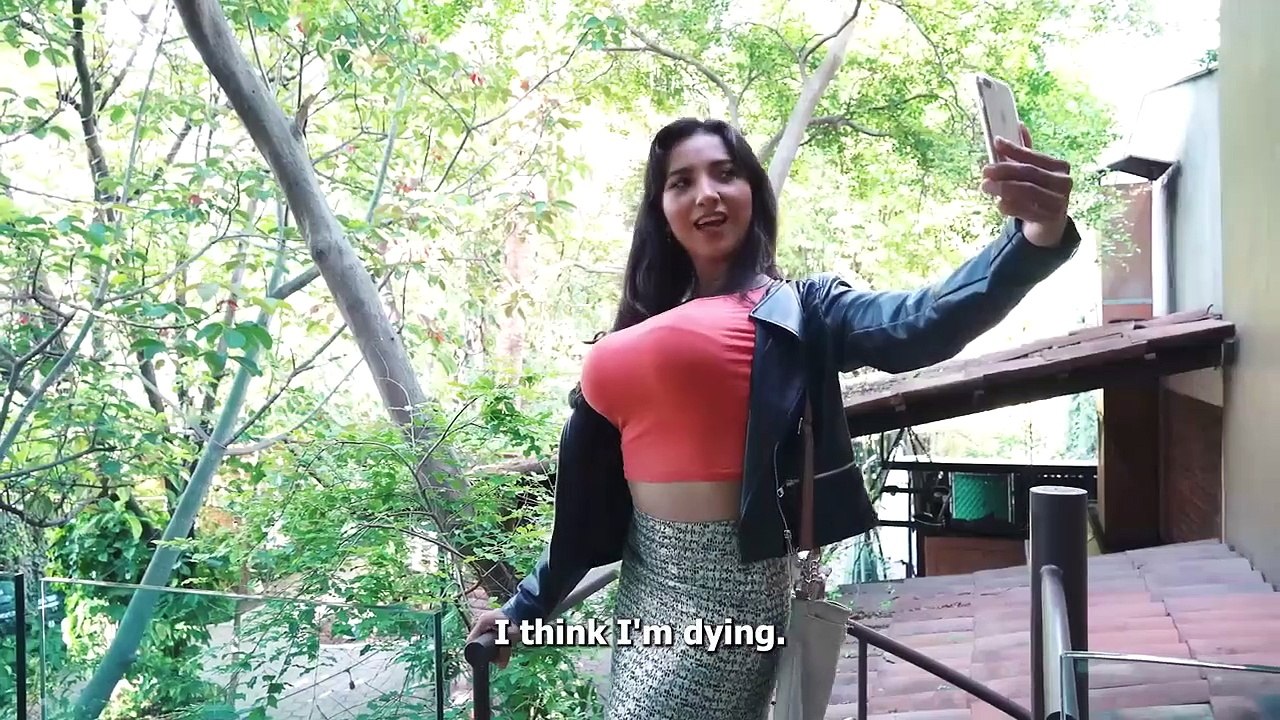 She used ballons with water to get the rich guys.