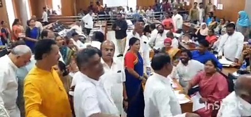 नगर निगम की बैठक स्थगित मुद्दों की सूची को लेकर हंगामा