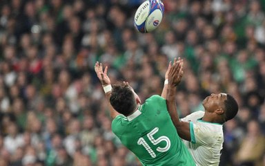 Pourquoi les joueurs ont-ils une boîte en haut du dos ?