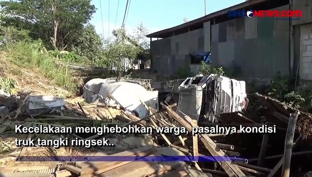 Setir Bermasalah Truk Tangki Muatan 60 Ton Semen Terjun ke Sungai di Maros