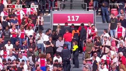 ألعاب نارية تلغي قمة الدوري الهولندي وتُظهر أزمة أياكس "الوجودية" داخل وخارج الملعب