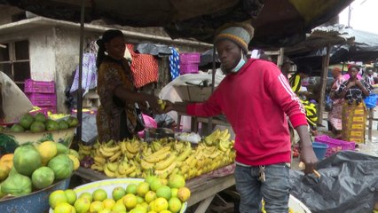 Quand le carrefour du centre culturel d'Abobo se transforme en un marché de fruits