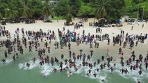 المئات يشاركون في مسابقة سباحة بحرية في السنغال