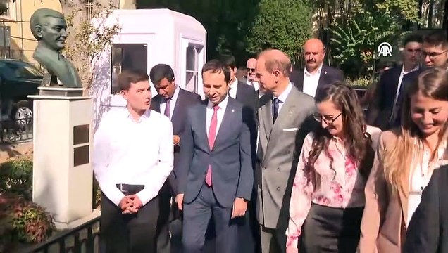 Edinburgh Dükü Prens Edward, İstanbul Kabataş Erkek Lisesi'ni Ziyaret Etti