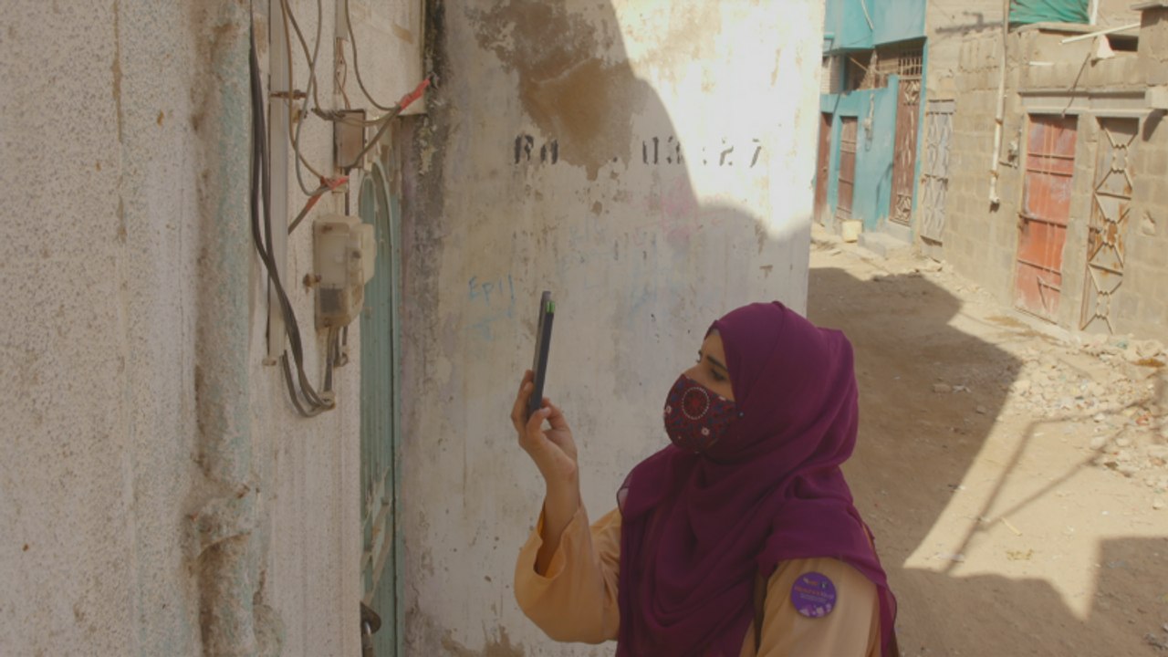 Yes, she can (fix the lights)! 🇵🇰