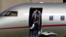 El rey Juan Carlos regresa a España para participar en regatas en Sanxenxo. El emérito ha bajado del avión sin ayudas y sin muleta