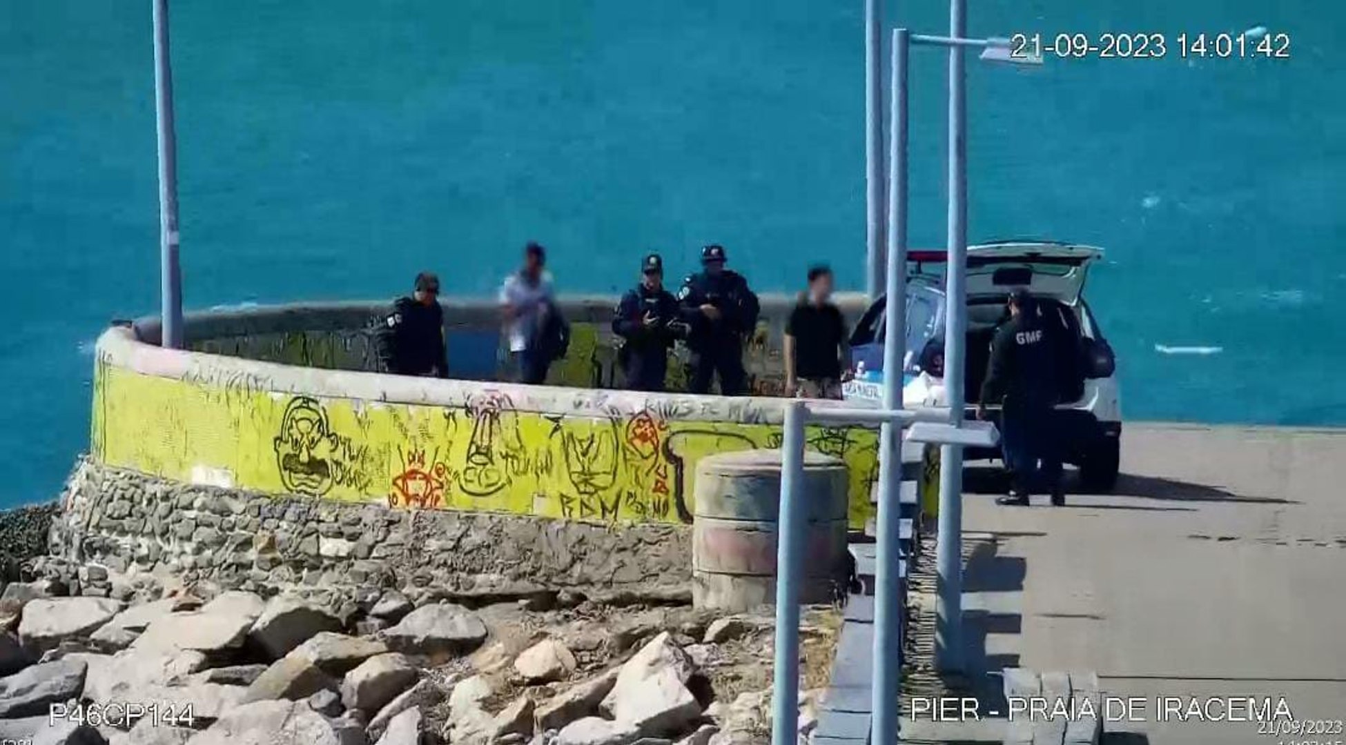 Casal é flagrado fazendo sexo em espigão da Praia de Iracema