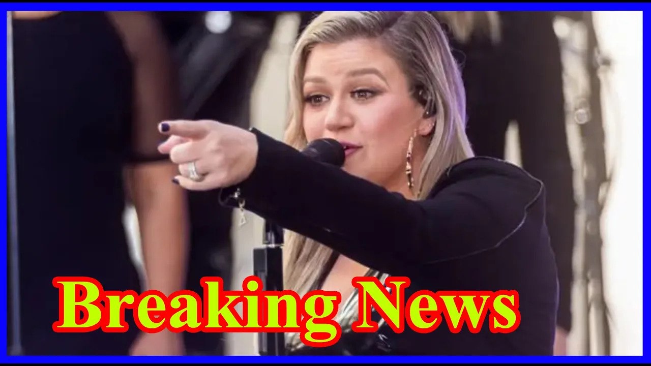 Kelly Clarkson Duet With Daughter River Rose on...