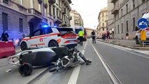 Milano, incidente stradale in corso Magenta: scooter travolge una bicicletta