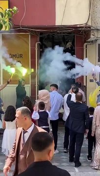 Hayat daha dramatik gösteremezdi kendini… Bir taraf düğün eğlence, bir taraf cenaze hüzün...