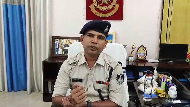 Theft in mine, police got news, miscreants ran away leaving goods.