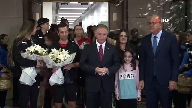 2024 Paris Olimpiyatları'na katılma hakkı kazanan Filenin Sultanları, Türkiye'ye döndü