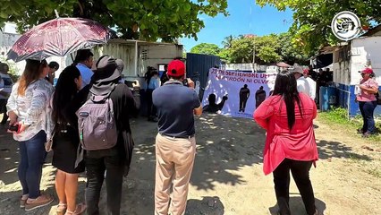 Скачать видео: Colectivos no le perdonan a comandante policiaco participar en el Blindaje Coatzacoalcos 2015