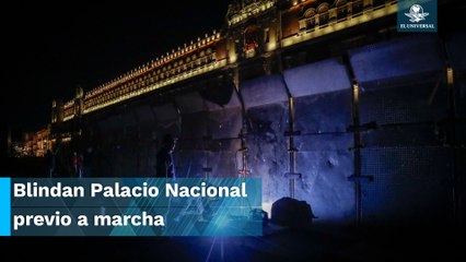 下载视频: Amurallan Palacio Nacional con vallas metálicas, previo a marcha por aniversario de Ayotzinapa