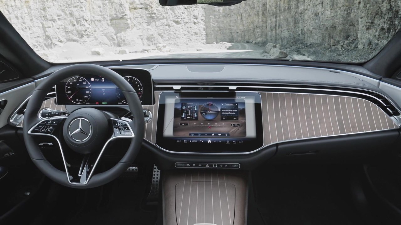 Der neue Mercedes-Benz All-Terrain - MBUX Superscreen als Highlight des Interieur-Designs